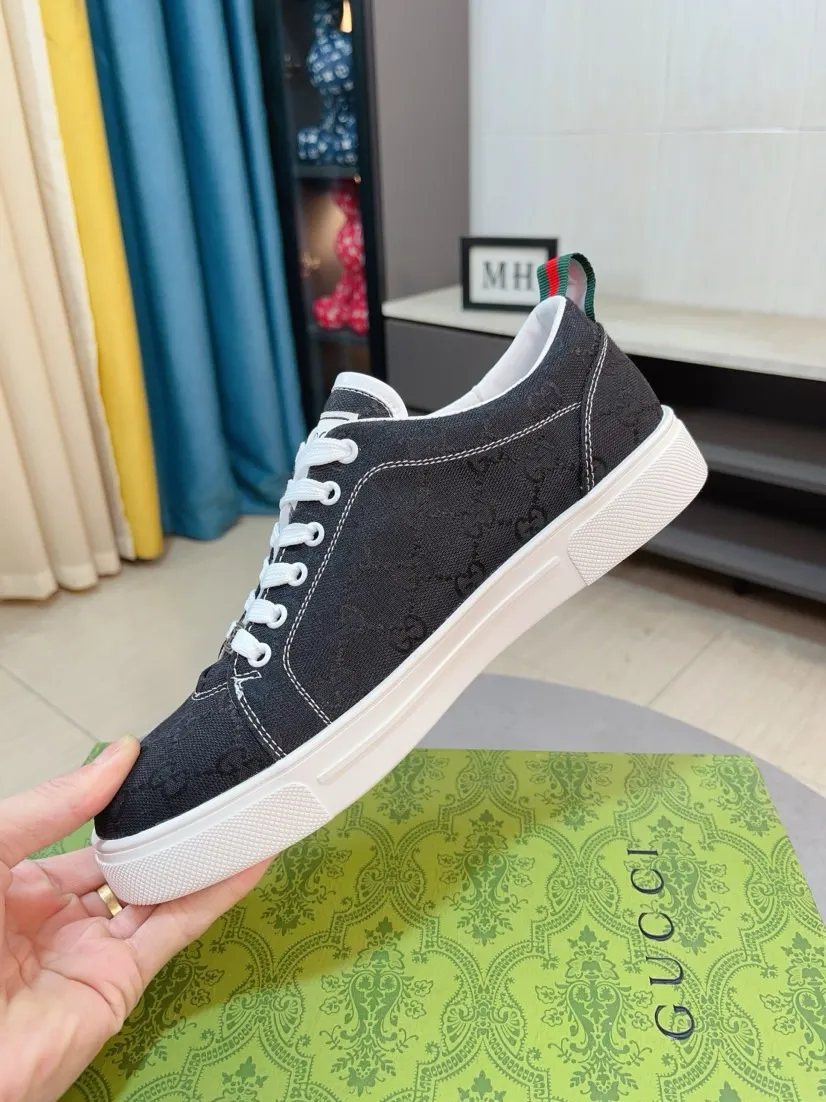 Men's shoes 💰400🌸🌸[GUCCI] Gucci's new spring and summer slip-on loafers with cartoon characters, Fendi F's low-top trendy men's shoes, 😈The upper is made of Italian 🇮🇹 imported sheep suede with Lafayette embroidered leather, full pigskin lining, original rubber non-slip outsole! The style is high-profile and elegant, and the upper is versatile and fashionable. 🇱🇾🇱🇾A large number of ready-made and reposted pictures will be sold! 38-44,